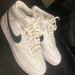 Size 9.5 men’s Nike shoes